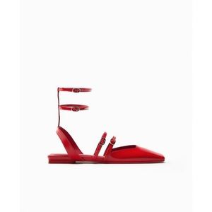 Beautiful BRAND NEW red strappy faux patent leather slingbacks 🚨🚨